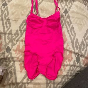 New in box Skims sculpting bodysuit in flamingo